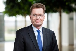 Adalbert M. Neumann, Vorsitzender der Geschäftsführung der Busch-Jaeger Elektro GmbH. Foto: Busch-Jaeger