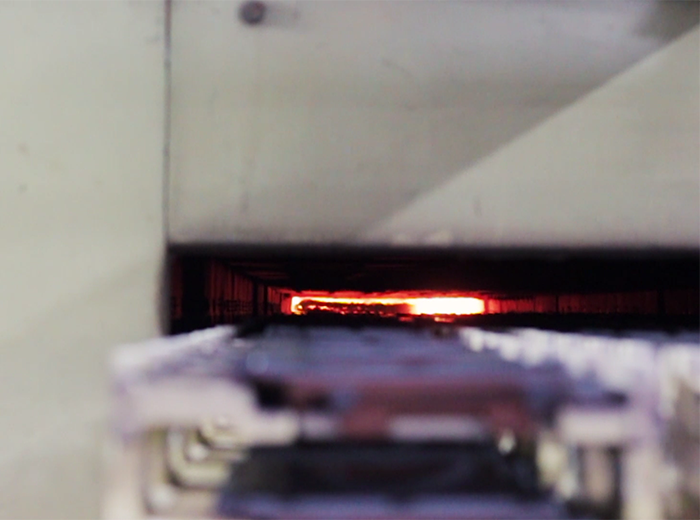 Brennen bei 1.050 Grad – elf Stunden lang. Foto: Dachziegelwerke Nelskamp