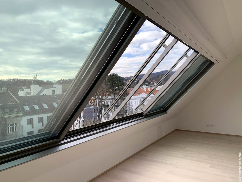 Schiebsystem für schräge Dachfenster von Hacksteiner-Metall