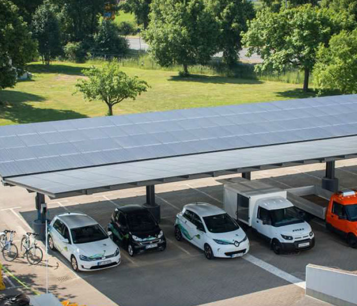 Photovoltaik zur Überdachung von Parkplatzflächen (Bildquelle: SOLARWATT)