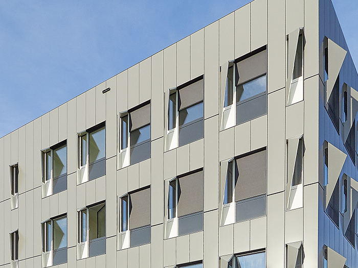 heroal Sonnenschutzsysteme lassen sich harmonisch mit Fenster-, Tür- und Fassadensystemen von heroal und anderen Herstellern kombinieren. Copyright: Christian Weinrich Fotografie