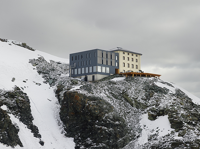 Mit Schöck Sconnex® gelang es, die Wärmeabgabe aus der Hörnlihütte am Matterhorn in den Baugrund auf ein Minimum zu reduzieren. Foto: Photographie Michel Bonvin